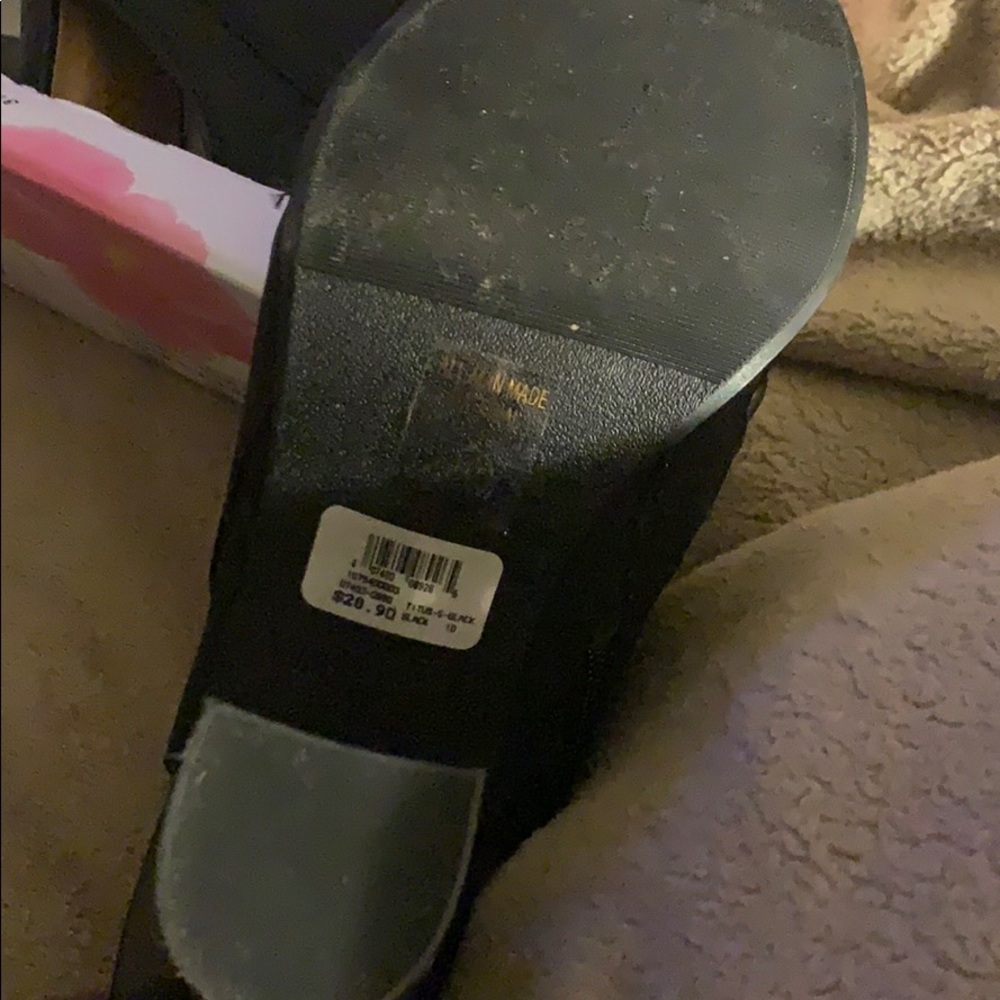 Shoes - Picture 4 of 4